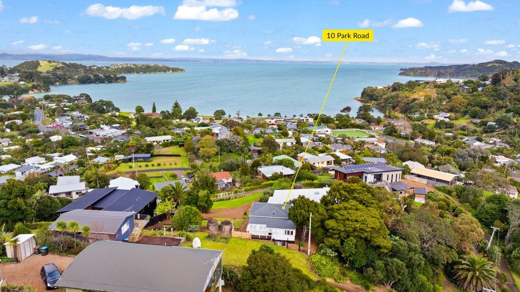10 Park Road, Surfdale, Waiheke Island - Carousel 2