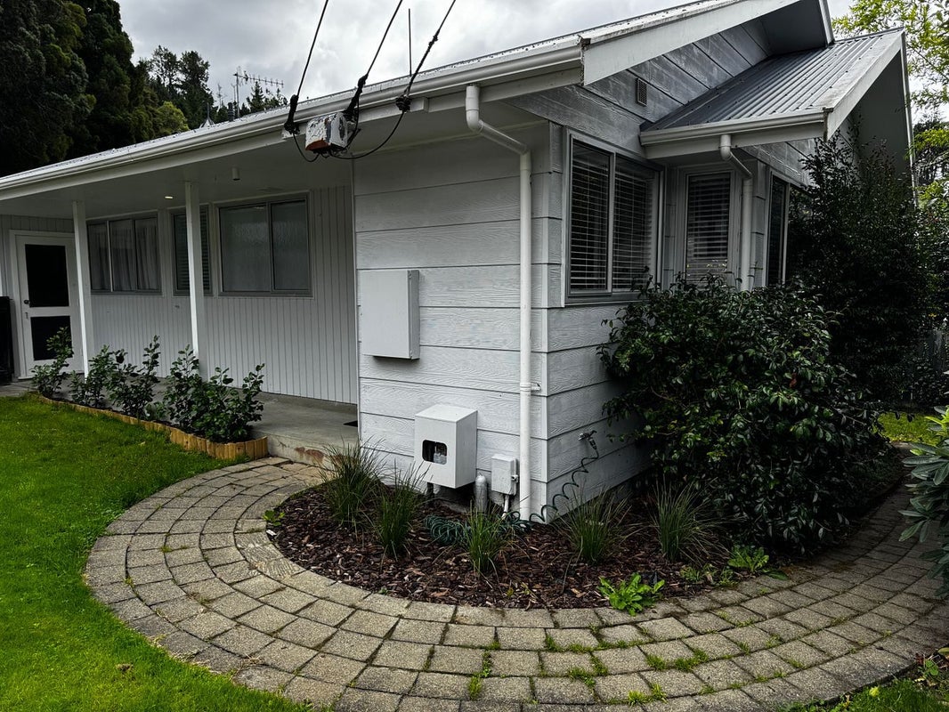 1/462 Stokes Valley Road, Stokes Valley, Lower Hutt - Carousel 1