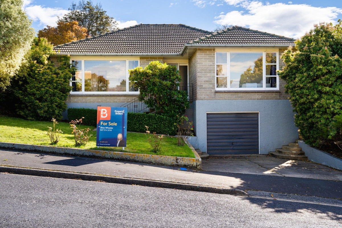 11 Pioneer Crescent, Helensburgh, Dunedin - Carousel 1