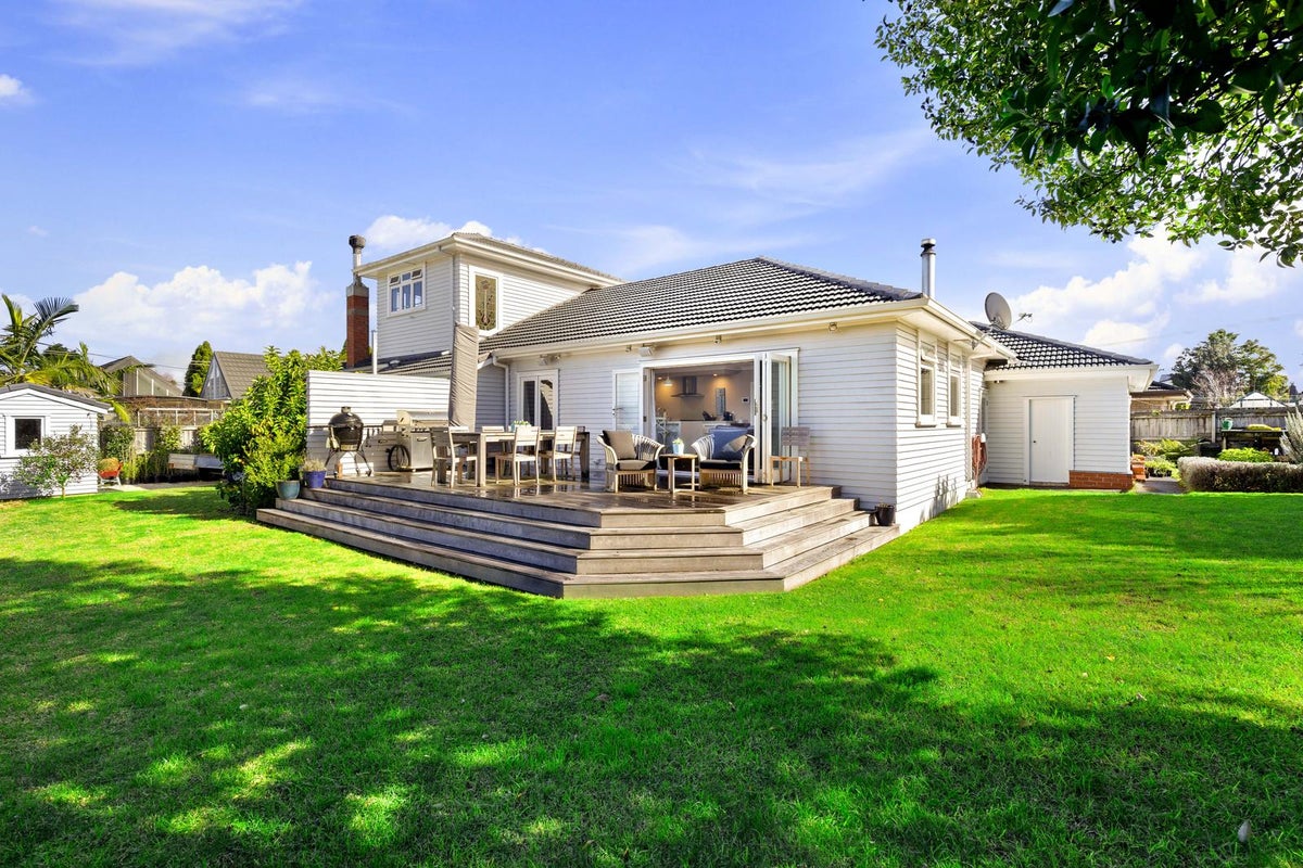 47 Taikata Road, Te Atatu Peninsula, Auckland - Carousel 2
