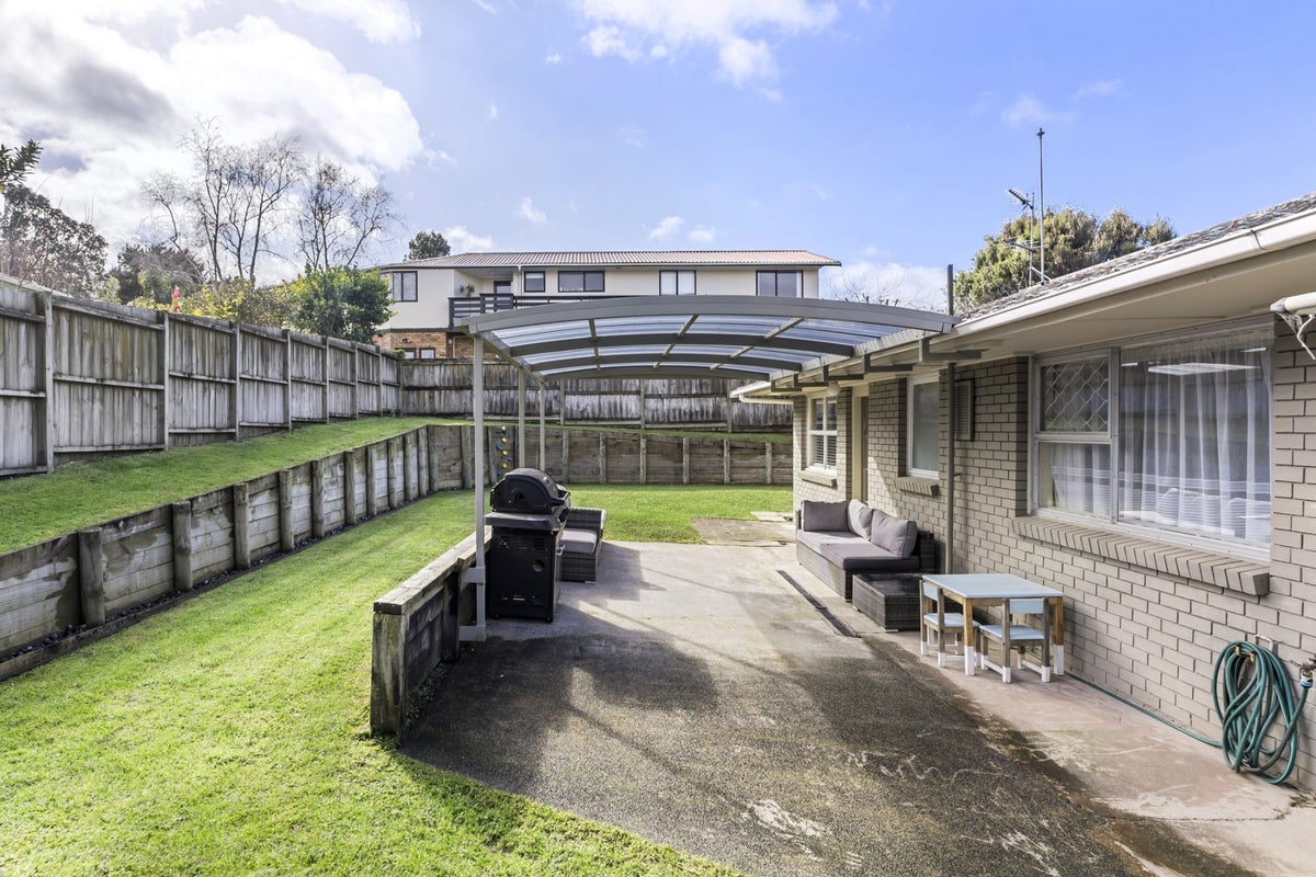 2/19 Tampin Road, Hillpark, Auckland - Carousel 1