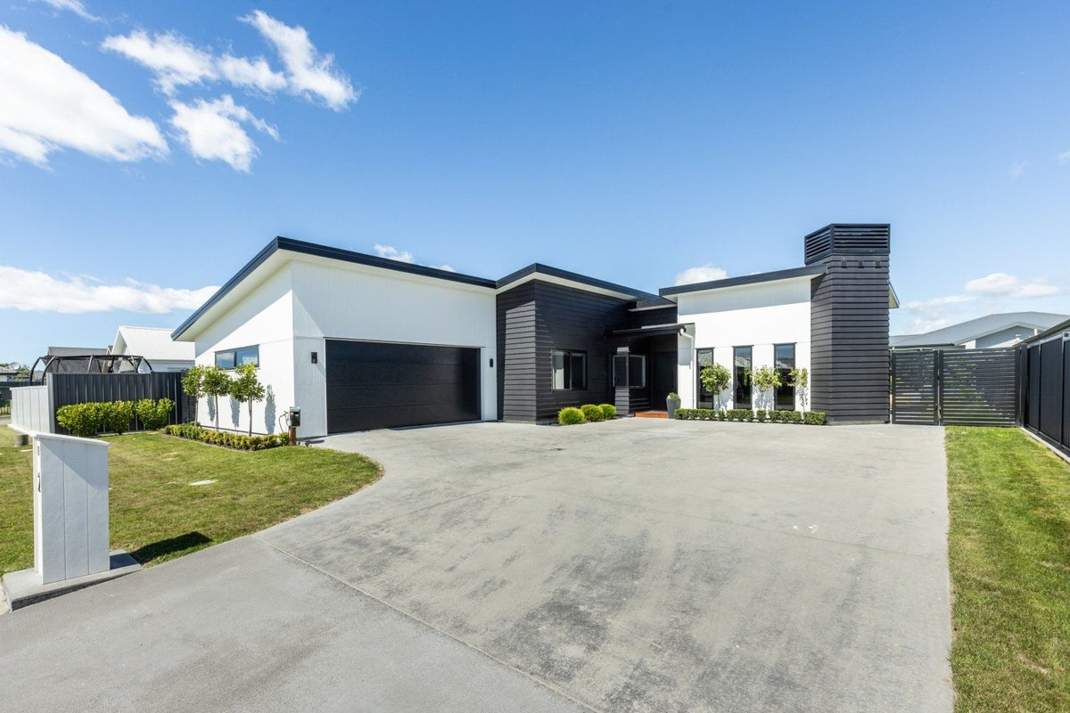 27 Hikawera Drive, Frimley, Hastings - Carousel 21