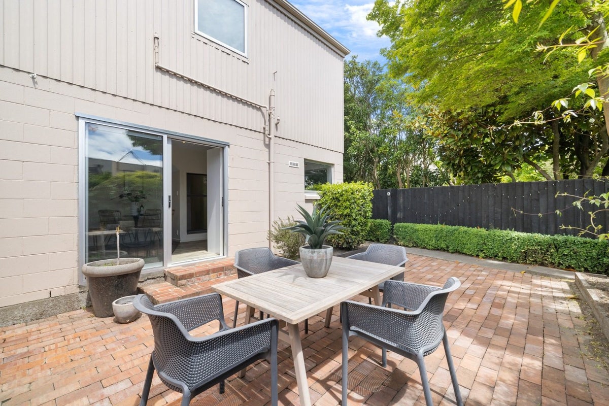 1/34 Holly Road, St Albans, Christchurch - Carousel 1