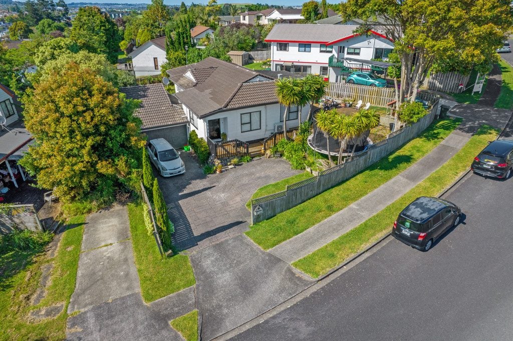 27 Sandgate Avenue, Botany Downs, Auckland - Carousel 2