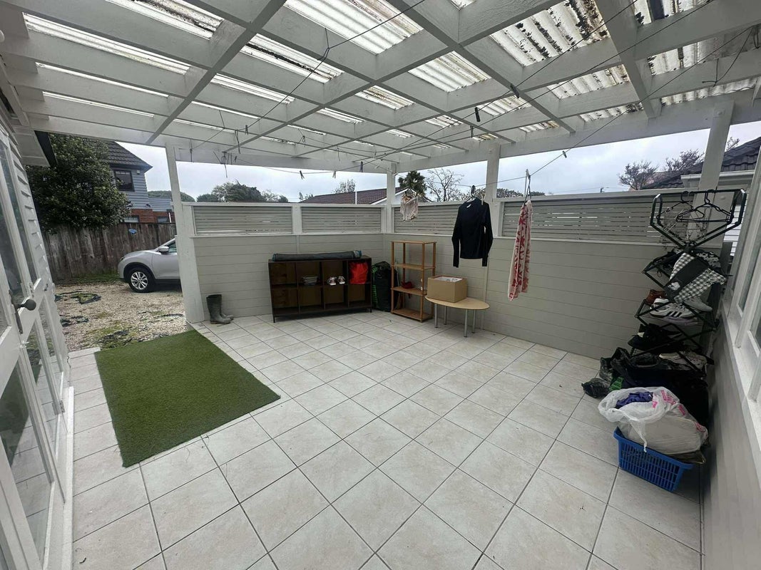 22 Saint Ronans Avenue, Waterloo, Lower Hutt - Carousel 15