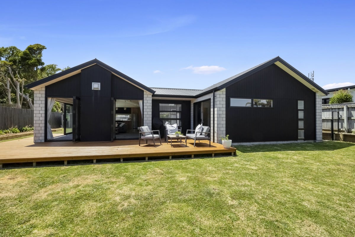 23 Nadine Stanton Drive, Bell Block, New Plymouth - Carousel 2