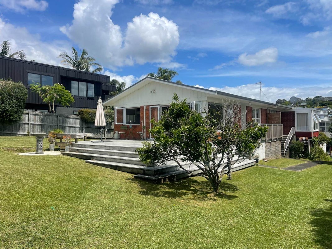 4/4 Penzance Road, Mairangi Bay, Auckland - Carousel 1