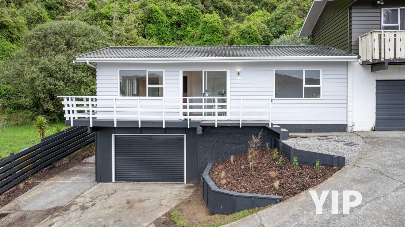 22 Fyvie Avenue, Tawa, Wellington - Carousel 1