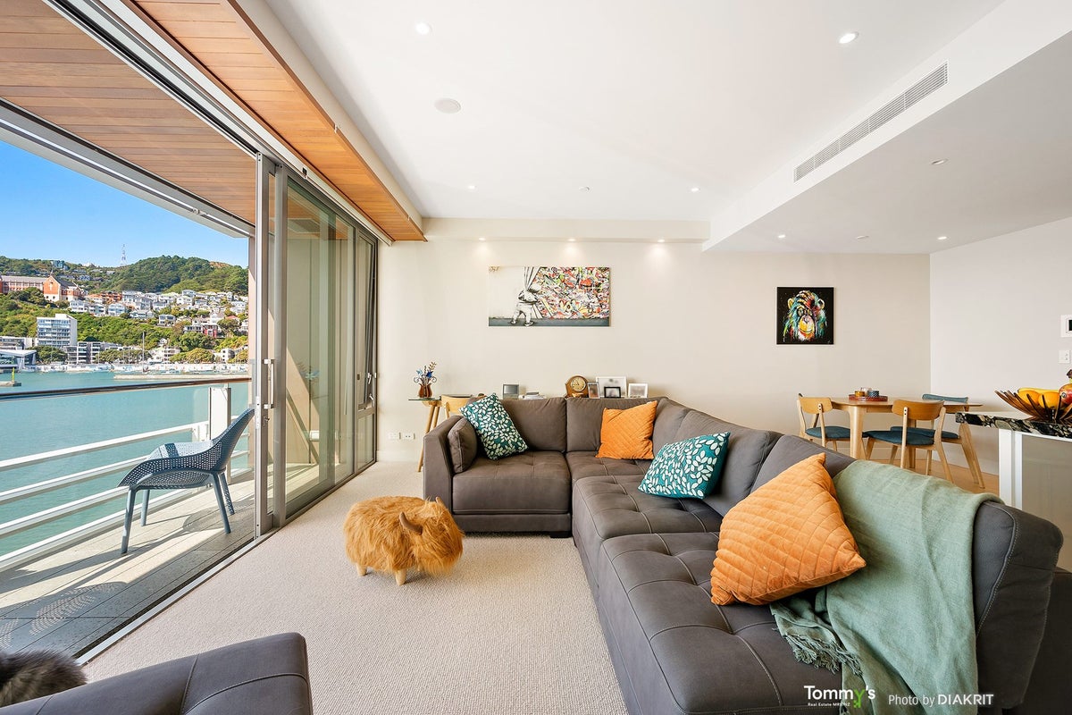 1A/3 Clyde Quay Wharf, Te Aro, Wellington - Carousel 1