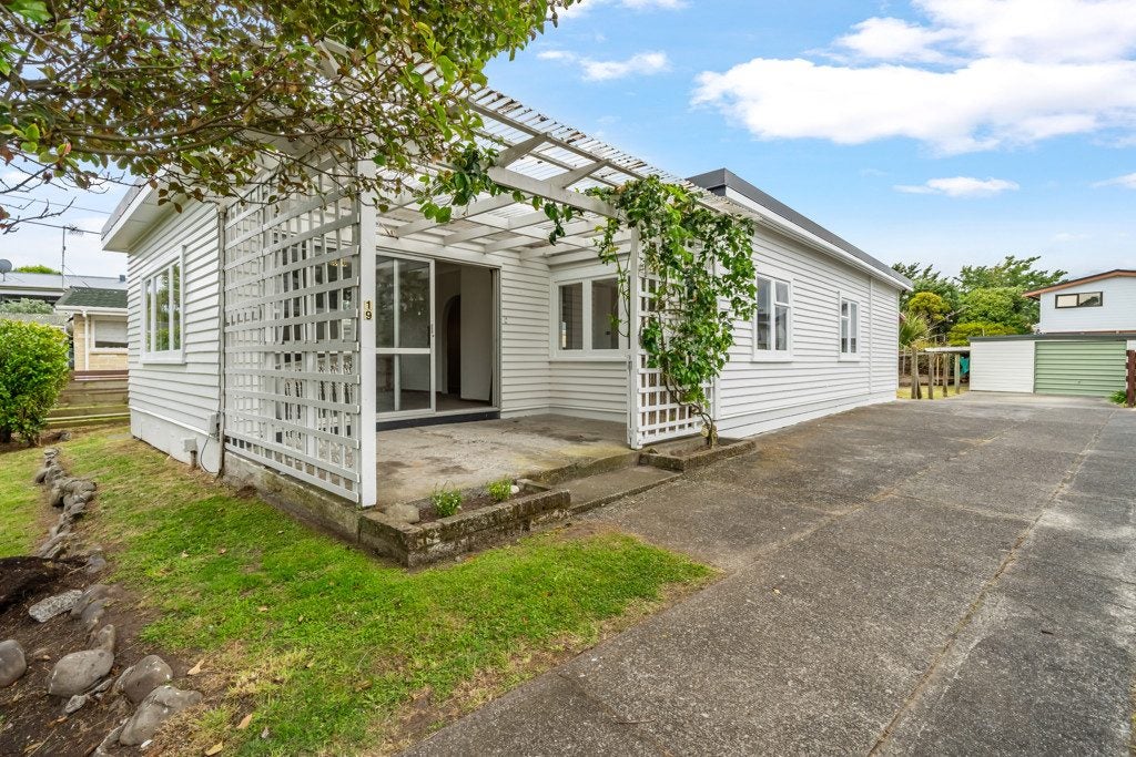 19 Margaret Road, Raumati Beach, Paraparaumu - Carousel 1