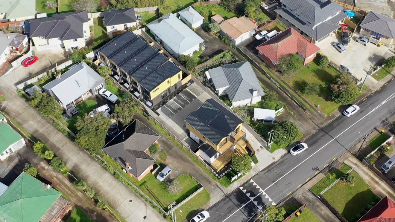 2/28 Vodanovich Road, Te Atatū South, Auckland - Carousel 38