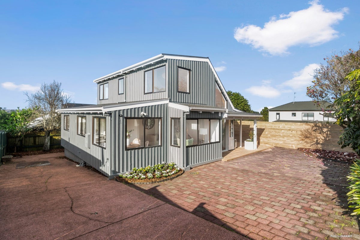 22A Highland Road, Mount Albert, Auckland - Carousel 2