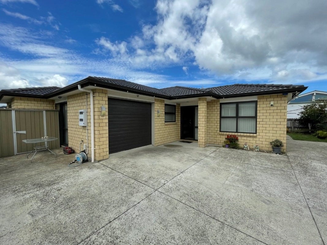 8A Tawa Crescent, Manurewa, Auckland - Carousel 1