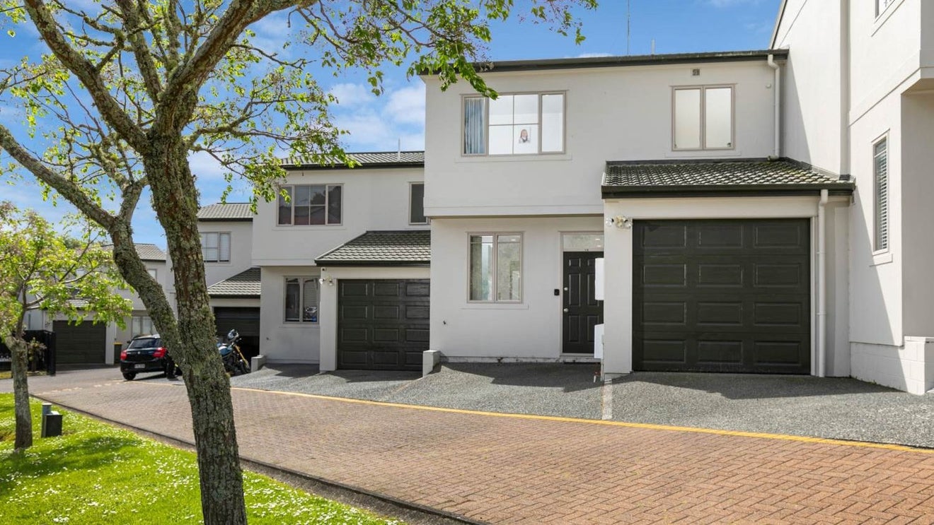2/6 Nimstedt Avenue, Oteha, Auckland - Carousel 1