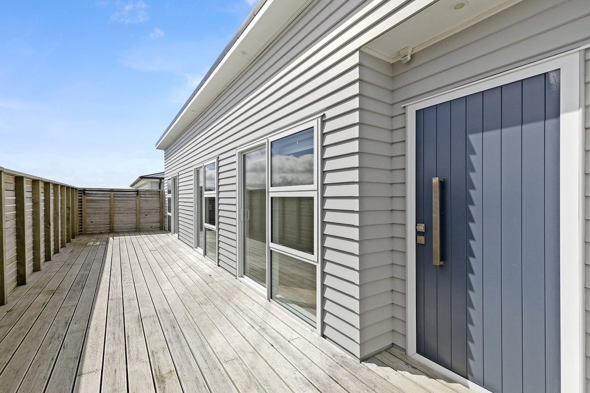 5A Balmain Street, Newlands, Wellington - Carousel 1