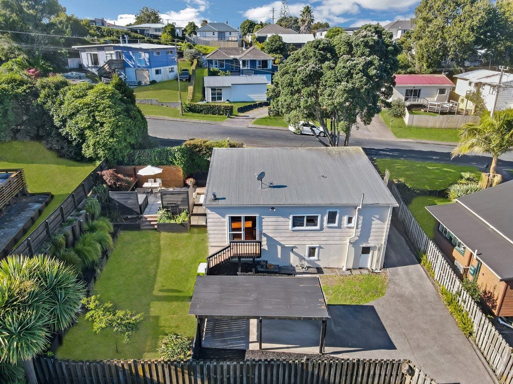 15 Donovan Avenue, Massey, Auckland - Carousel 1