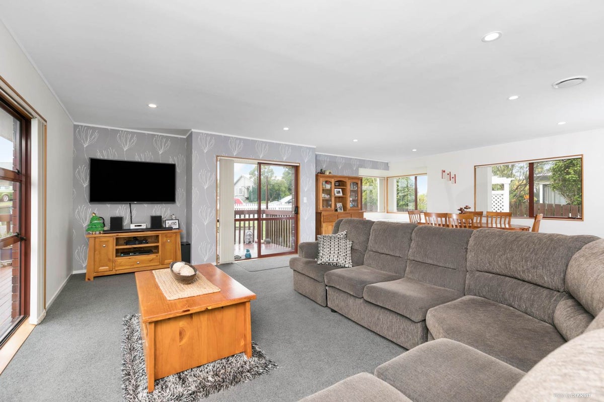 7 Merlot Heights, Huapai, Kumeu - Carousel 1