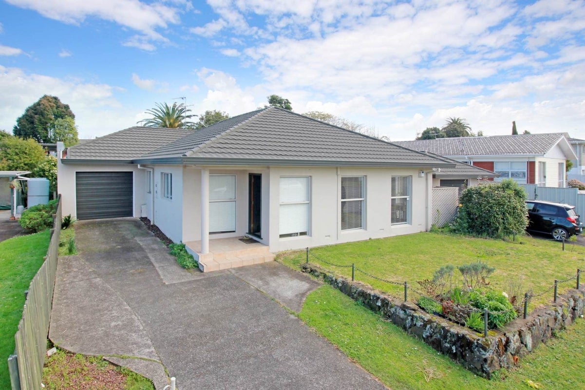 54 Stanniland Street, Sunnyhills, Auckland - Carousel 1