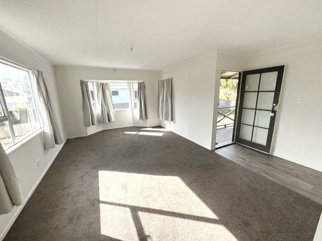 49 Burundi Avenue, Clendon Park, Auckland - Carousel 2