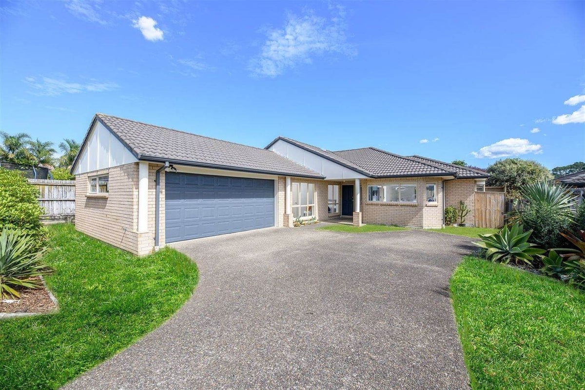 8 Brookwood Drive, Henderson, Auckland - Carousel 2
