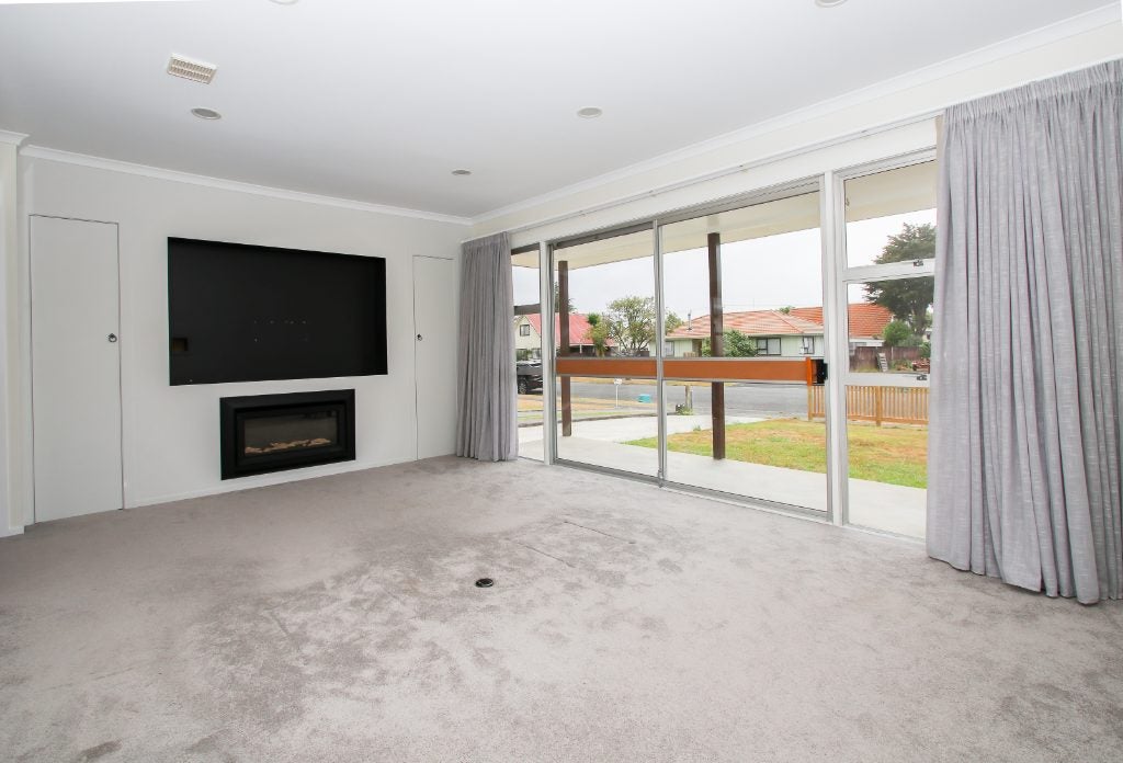14 Oakfield Crescent, Pukete, Hamilton - Carousel 1
