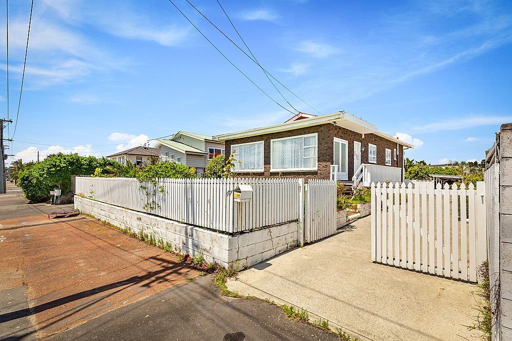 47 Donovan Street, Blockhouse Bay, Auckland - Carousel 1