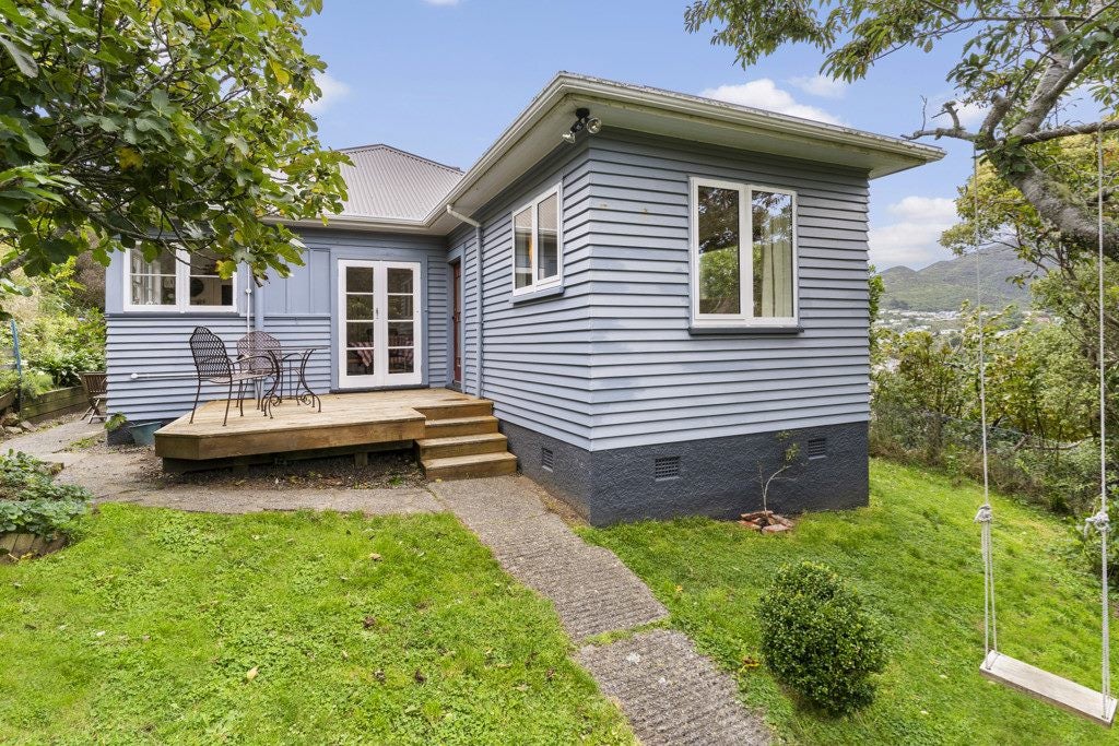 105 Sunshine Avenue, Karori, Wellington - Carousel 1