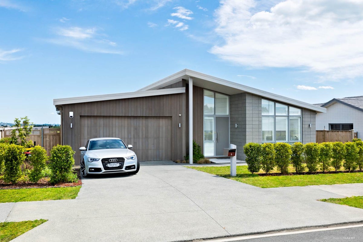 6 Mahutonga Avenue, Beachlands, Auckland - Carousel 1