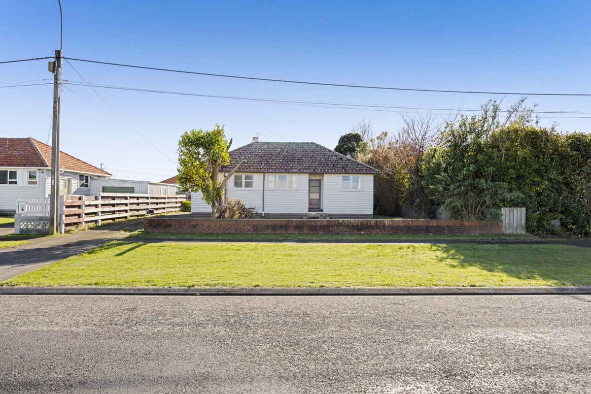 3 Dixon Avenue, Hawera - Carousel 21