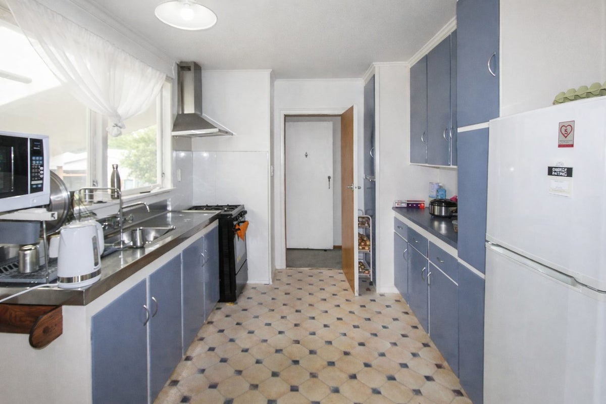 4 Clendon Place, Manurewa, Auckland - Carousel 2