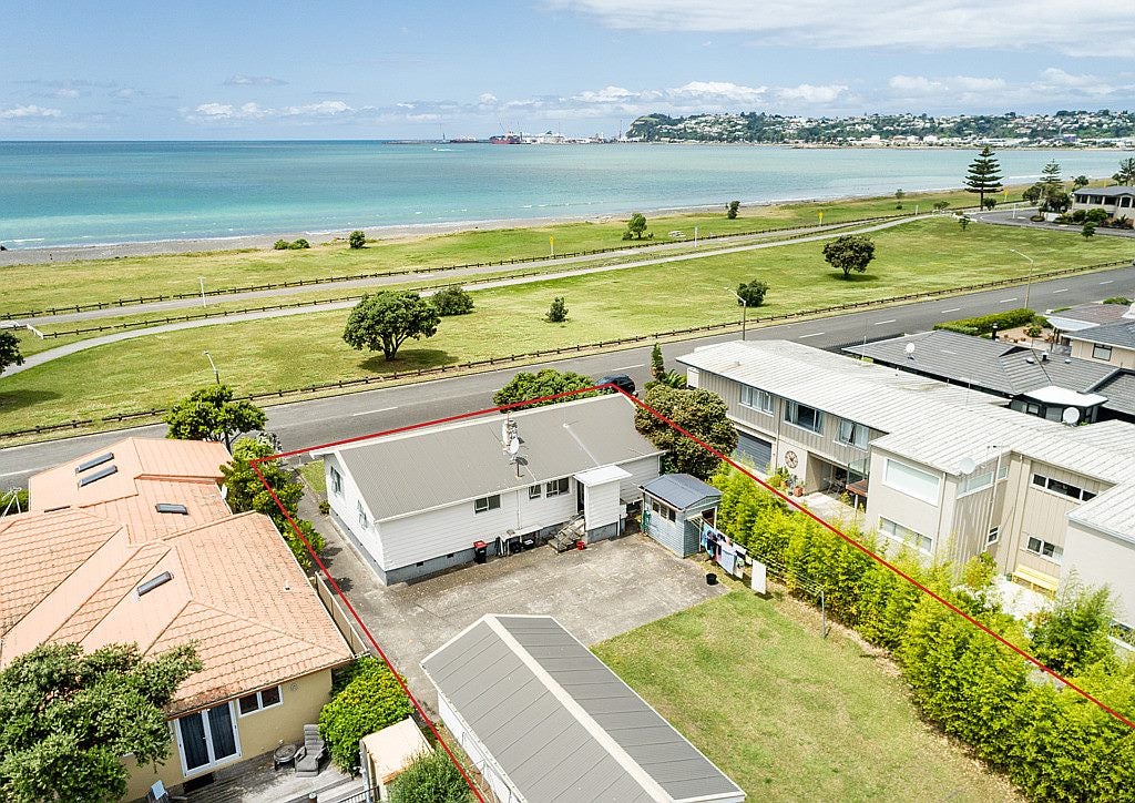 8 The Esplanade, Westshore, Napier - Carousel 14
