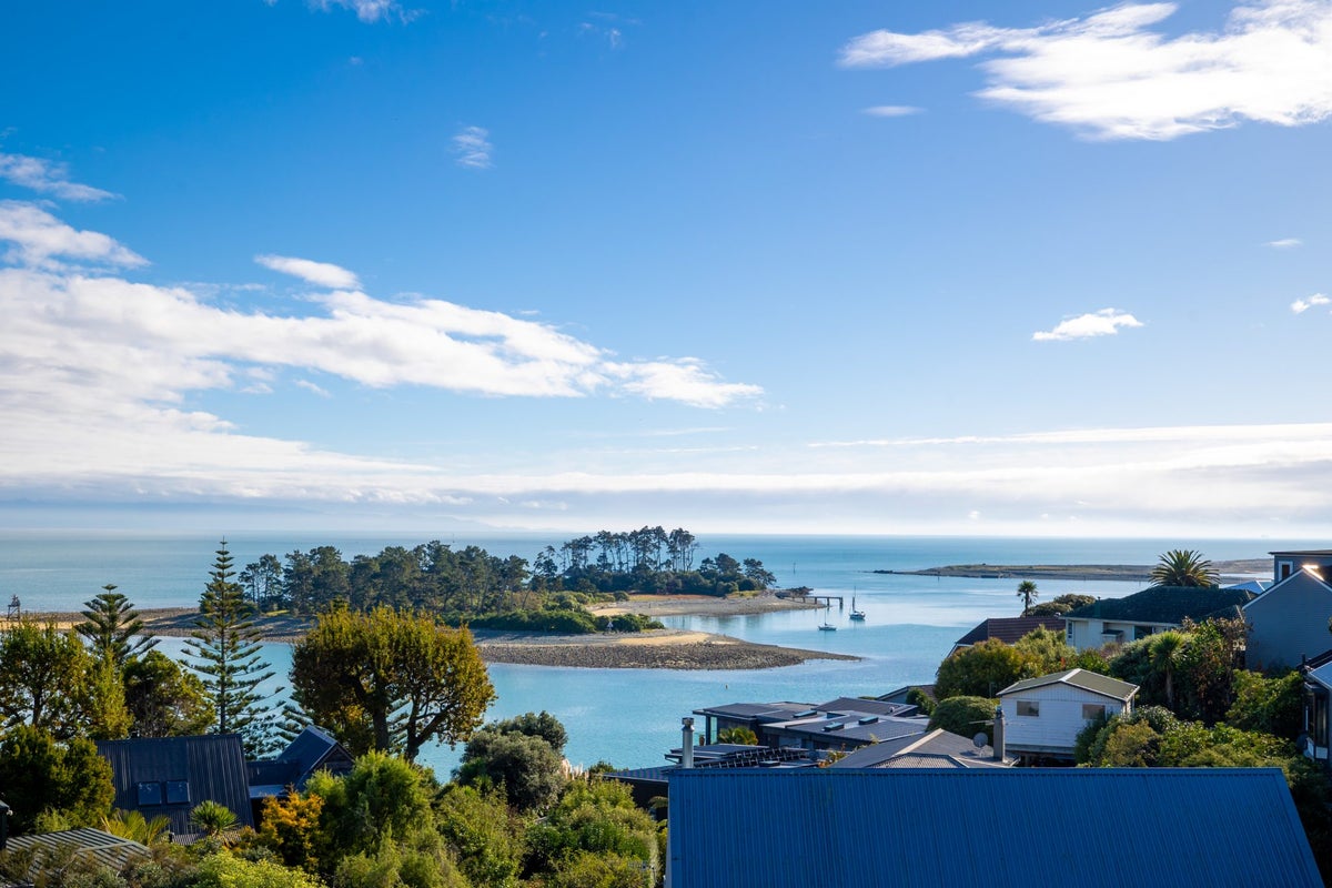4 The Cliffs, Britannia Heights, Nelson - Carousel 2