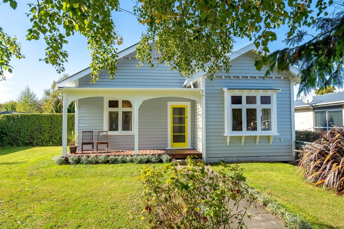 57 Elderlee Street, Milton - Carousel 1