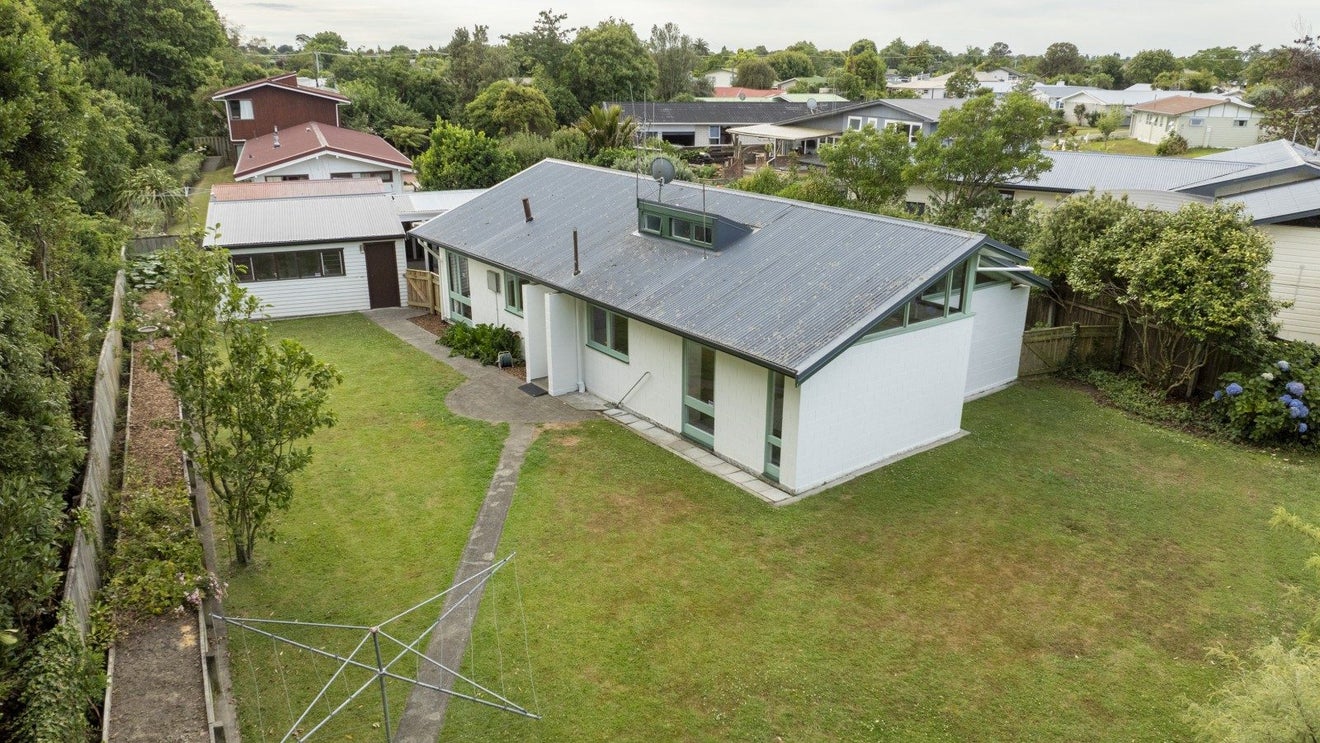 44 Buick Crescent, Awapuni, Palmerston North - Carousel 2