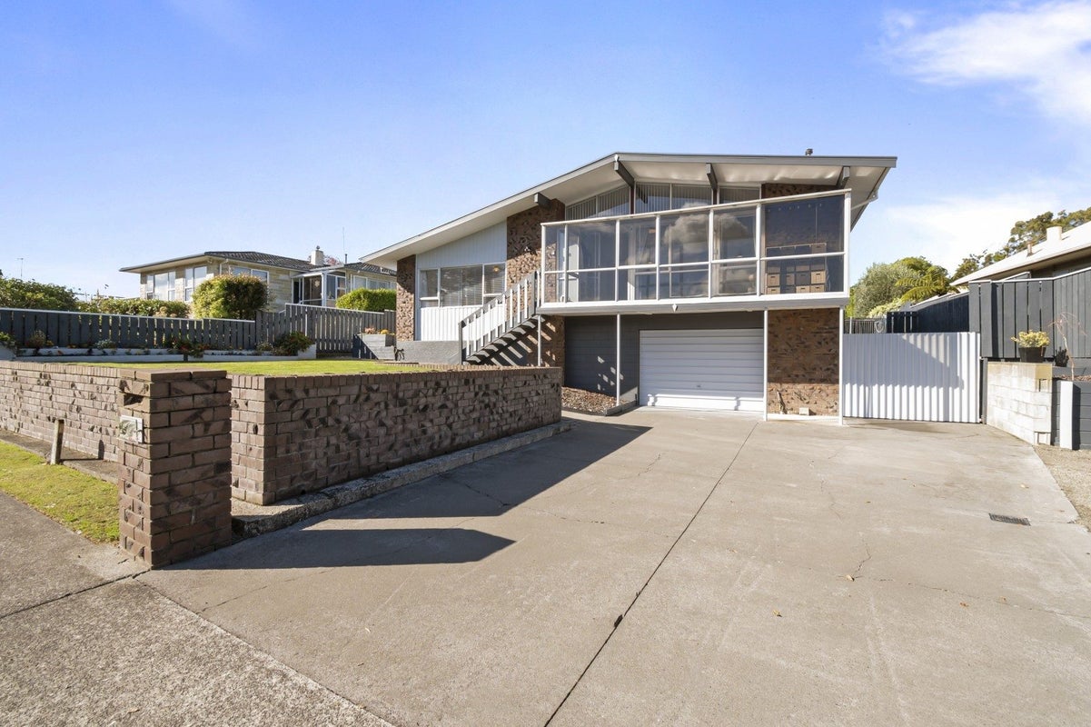 2 Palliser Place, Milson, Palmerston North - Carousel 1