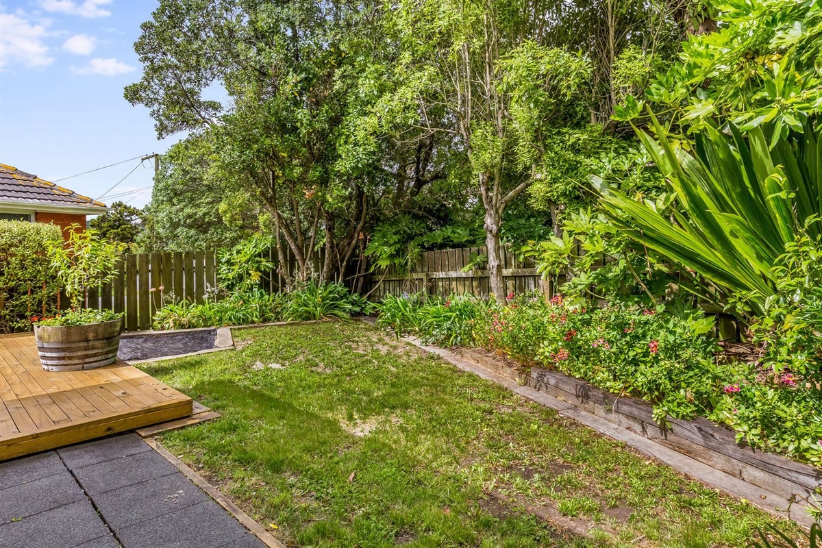 60 Taylor Terrace, Tawa, Wellington - Carousel 21