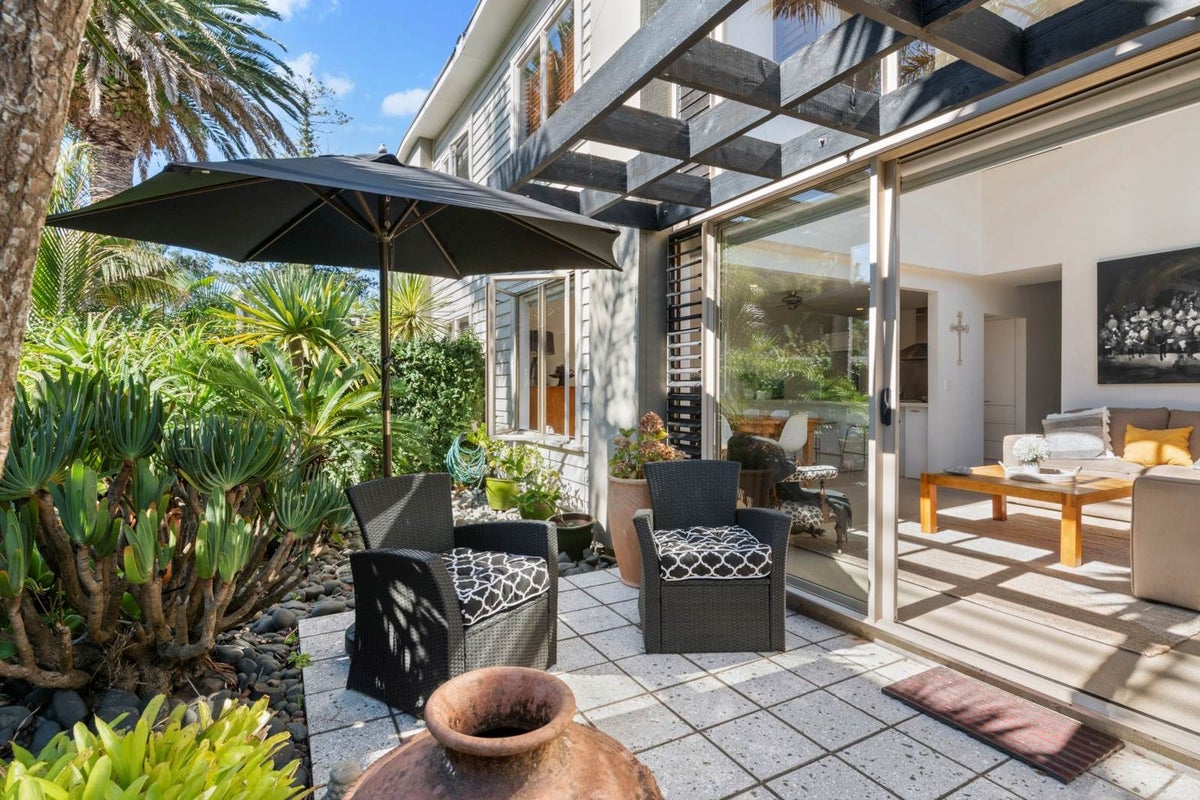 2/1 Esmonde Road, Takapuna, Auckland - Carousel 2