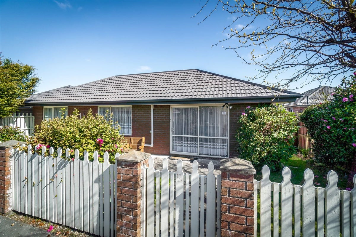2/76 Gilberthorpes Road, Hei Hei, Christchurch - Carousel 1