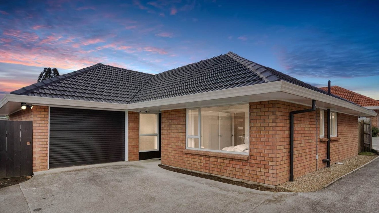 2/84 Wallace Road, Papatoetoe, Auckland - Carousel 1
