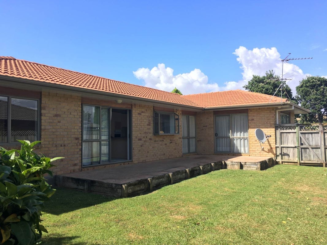 17 Huntington Drive, Huntington Park, Auckland - Carousel 1