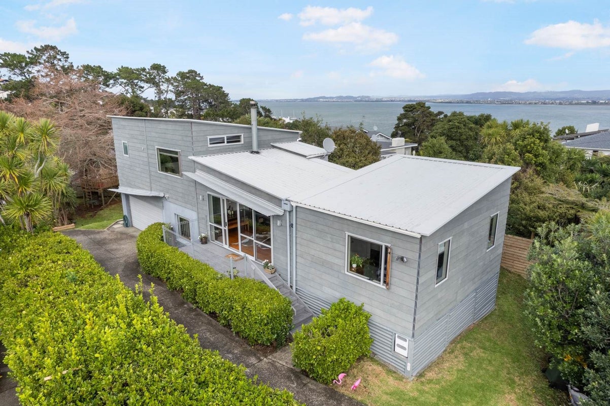 26 Neptune Avenue, Beach Haven, Auckland - Carousel 1