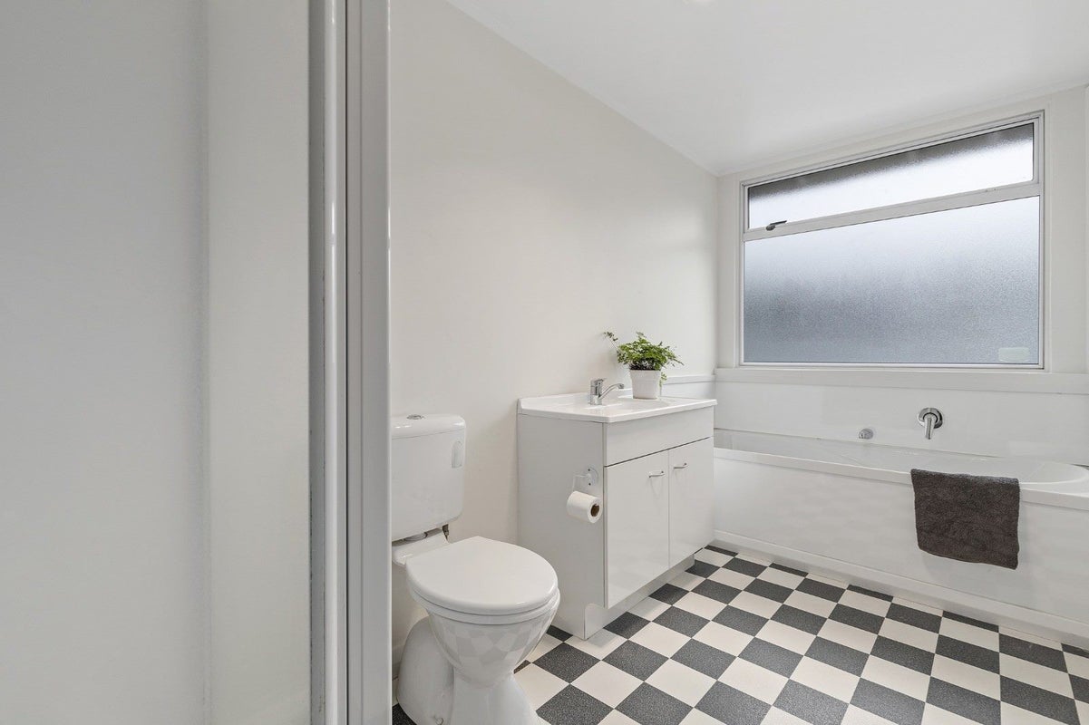 197 Galloway Street, Hamilton East, Hamilton - Carousel 14