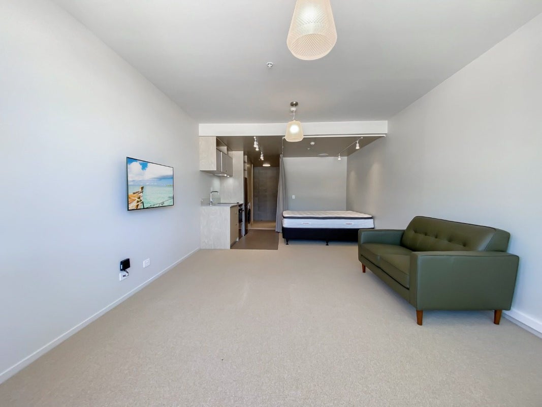 205/2 Campbell Terrace, Petone, Lower Hutt - Carousel 2