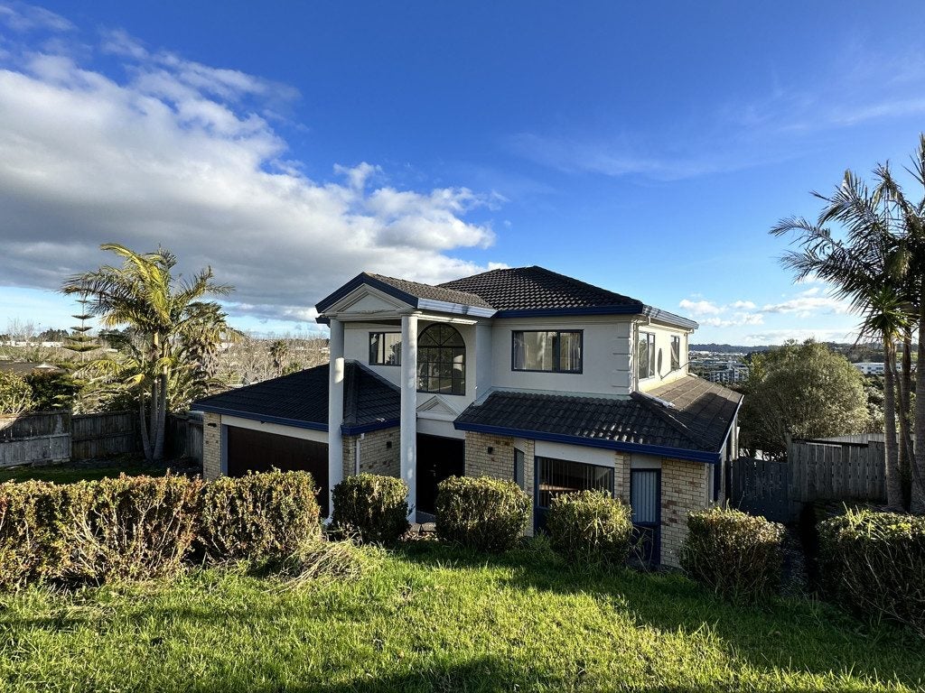 6 Cricklade Terrace, Windsor Park, Auckland - Carousel 2