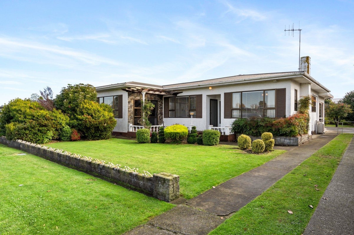 1412 Woodstock Avenue, Mayfair, Hastings - Carousel 13