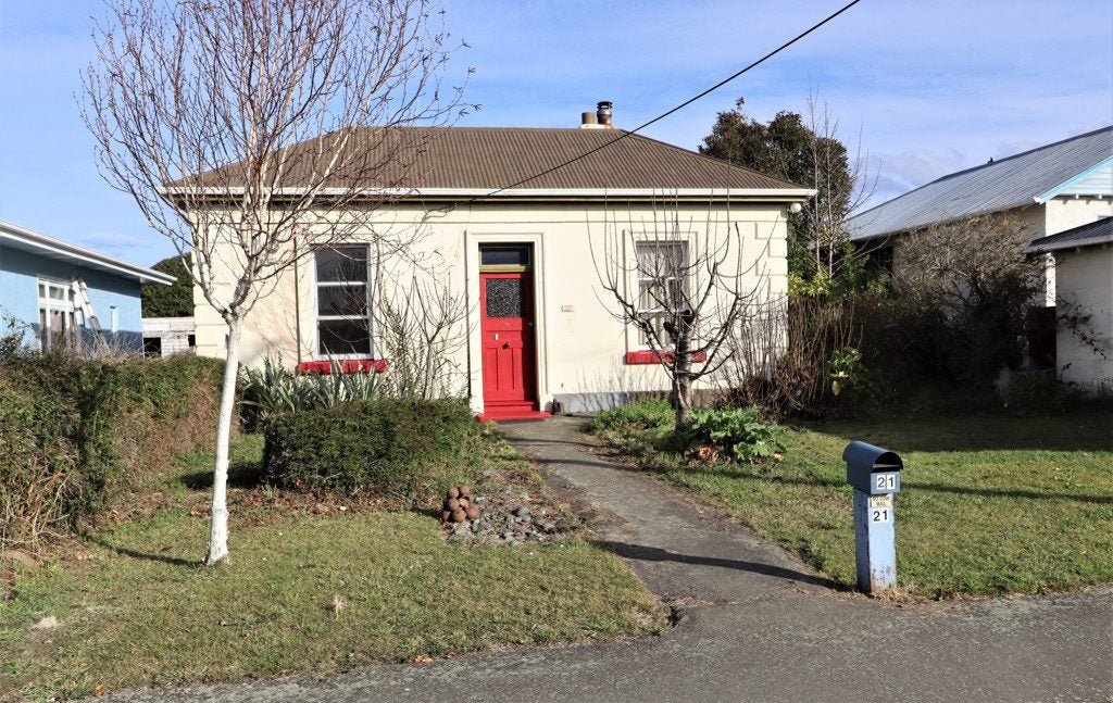 21 Orwell Street, Oamaru - Carousel 1