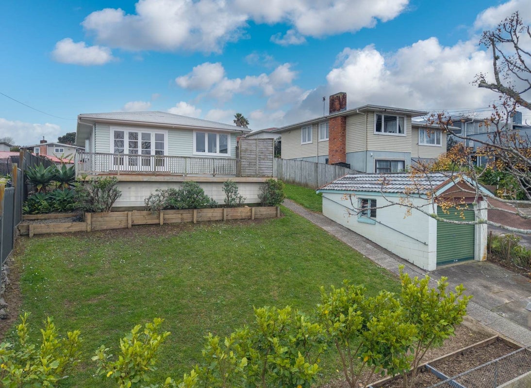 65 Rosamund Avenue, New Windsor, Auckland City, Auckland - Carousel 1