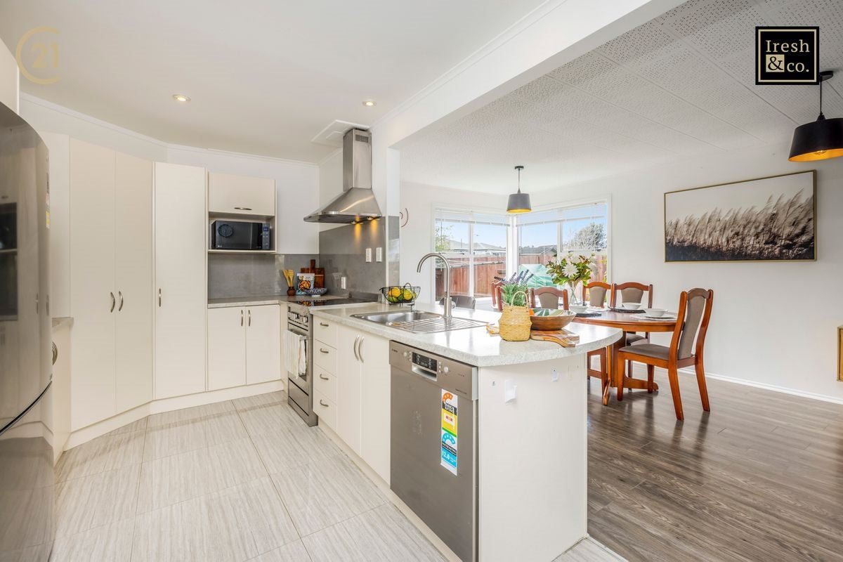 107 Edgewater Drive, Pakuranga, Auckland - Carousel 2