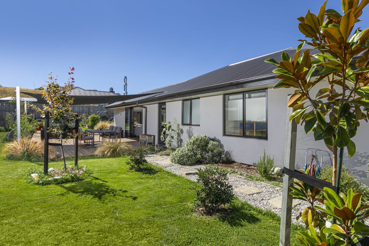 35 Timsfield Drive, Wanaka - Carousel 1