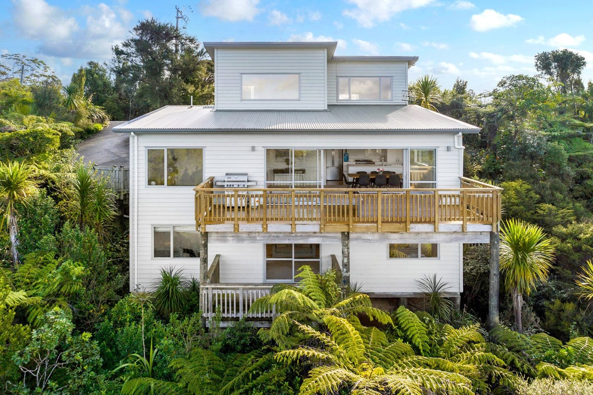 1100 Scenic Drive North, Swanson, Auckland - Carousel 4